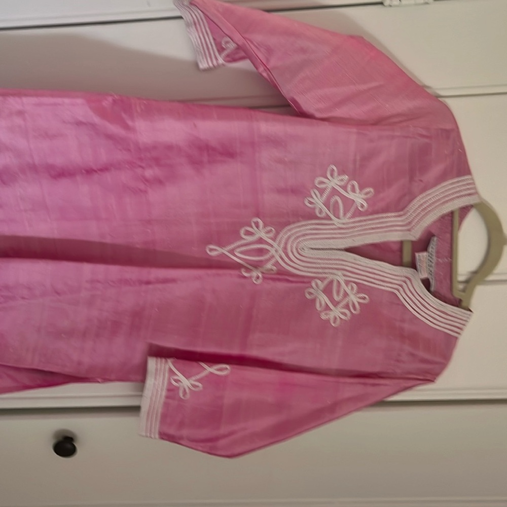 Beautiful pink silk with white detail tunic. Barley worn.